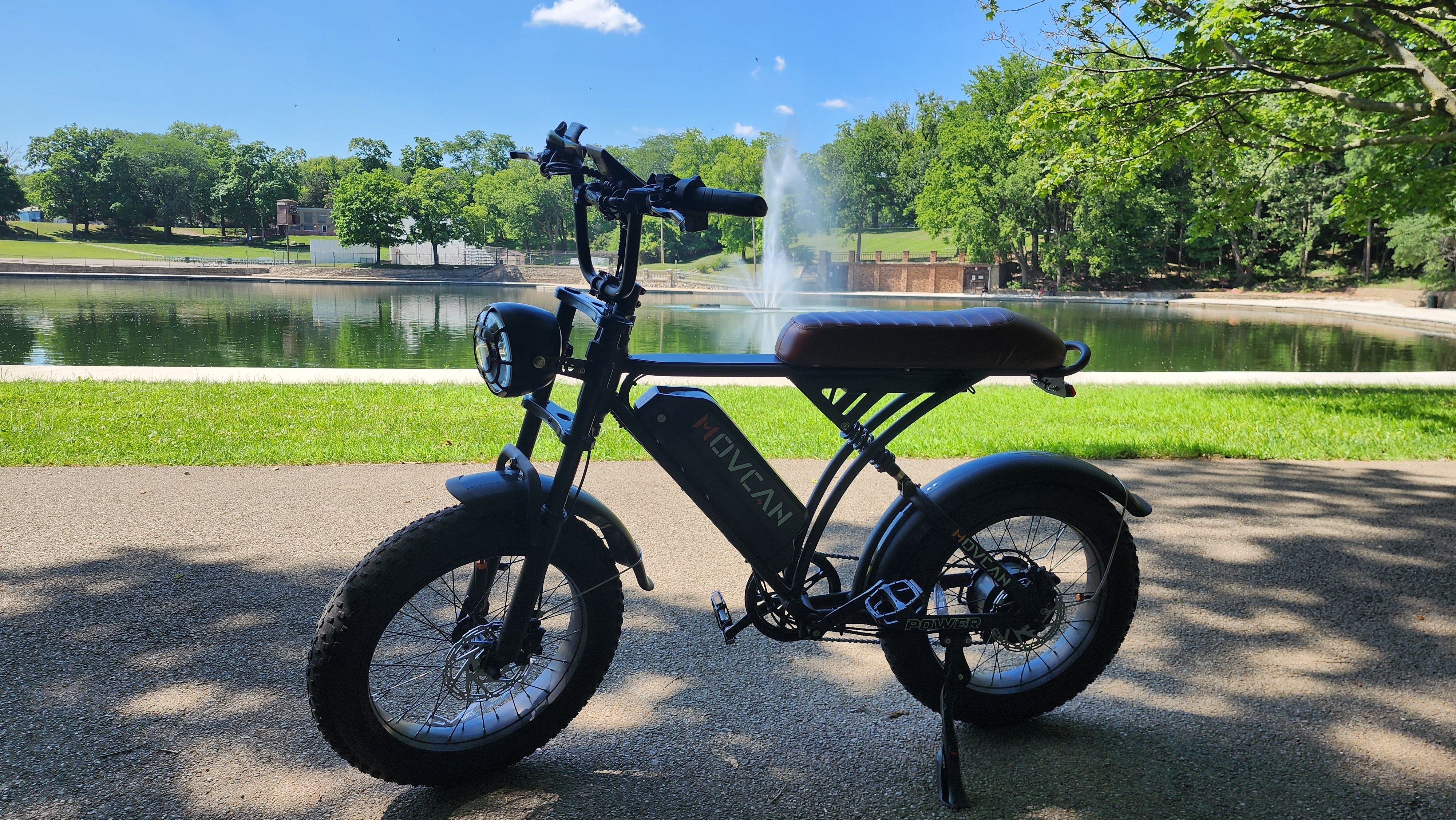 E-Bike Fog Riding Techniques: Master Low Visibility Safety