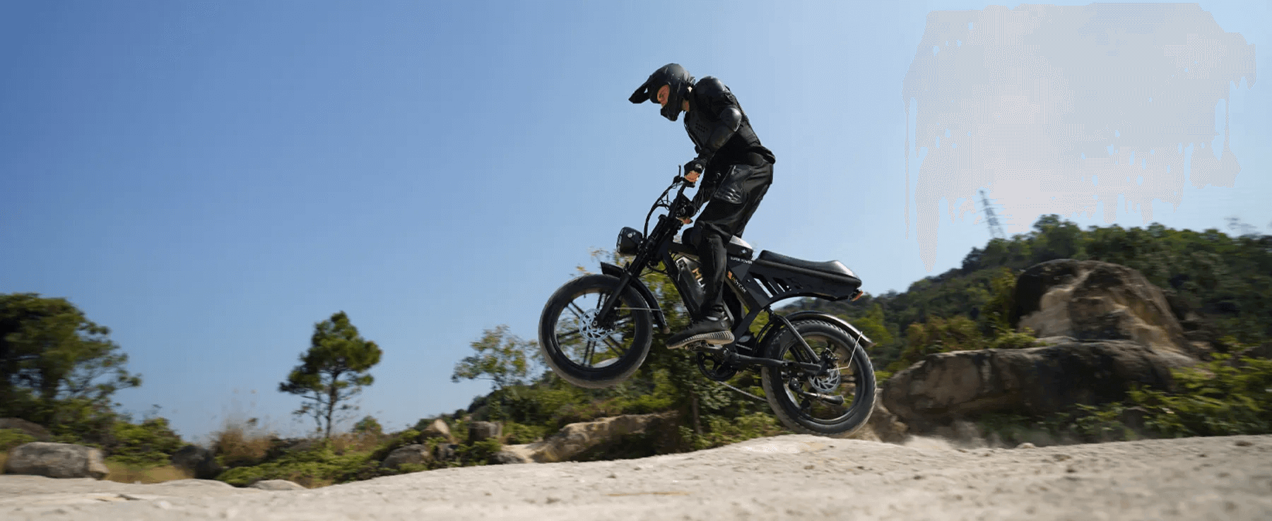 Urban E-Bike Style: The Most Fashionable Accessories for the Modern Commuter